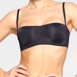 NWT Skims Wireless form molded padded strapless bra in the color Onyx Size 34DDD